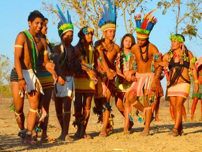 Imagem mostra povos indígenas em confraternização