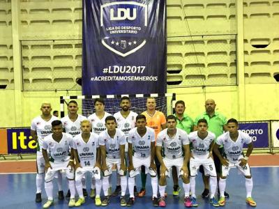 Imagem mostra a equipe masculina de futsal da UNAMA