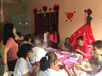 Imagem mostra mulheres fazendo atividade durante o evento