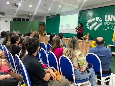 O evento reuniu estudantes, docentes universitários e profissionais da Educação