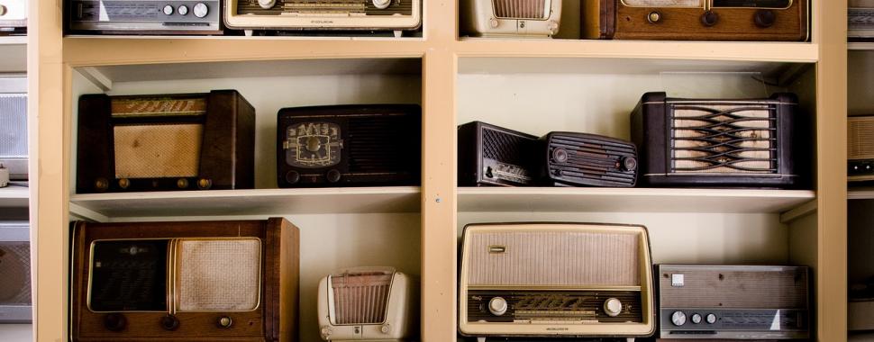 Dos mais antigos aos mais modernos, a tecnologia do rádio continua viva entre nós. Crédito: Pixabay